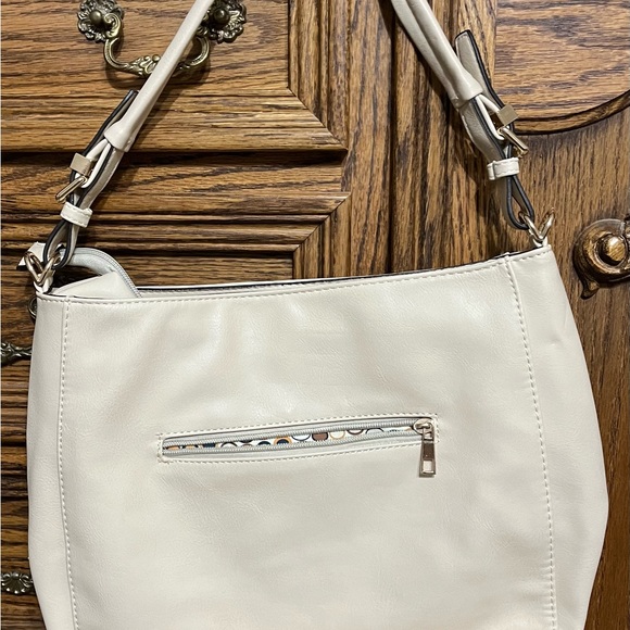Off white purse, has plenty of pockets inside and out, never used, smoke free - Picture 2 of 7